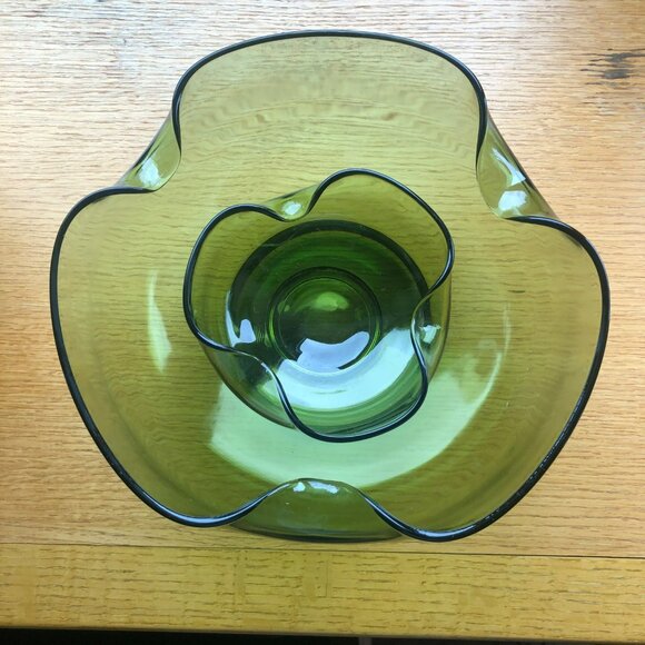 Green Scalloped Bowl Set Chip & Dip Glass Anchor Hocking Bowls Set of 2 - Picture 1 of 6